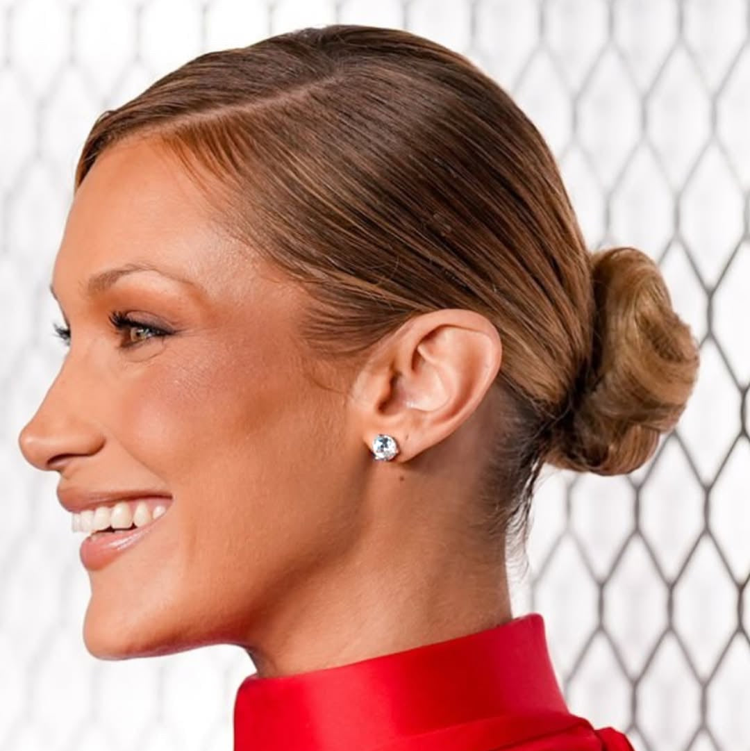 أقراط مارتيني دائرية عيار 6 قيراط، خالية من الشوائب، بأربعة فروع، من الذهب الأبيض المطلي بالفيرميل، مرصعة بأحجار المويسانايت